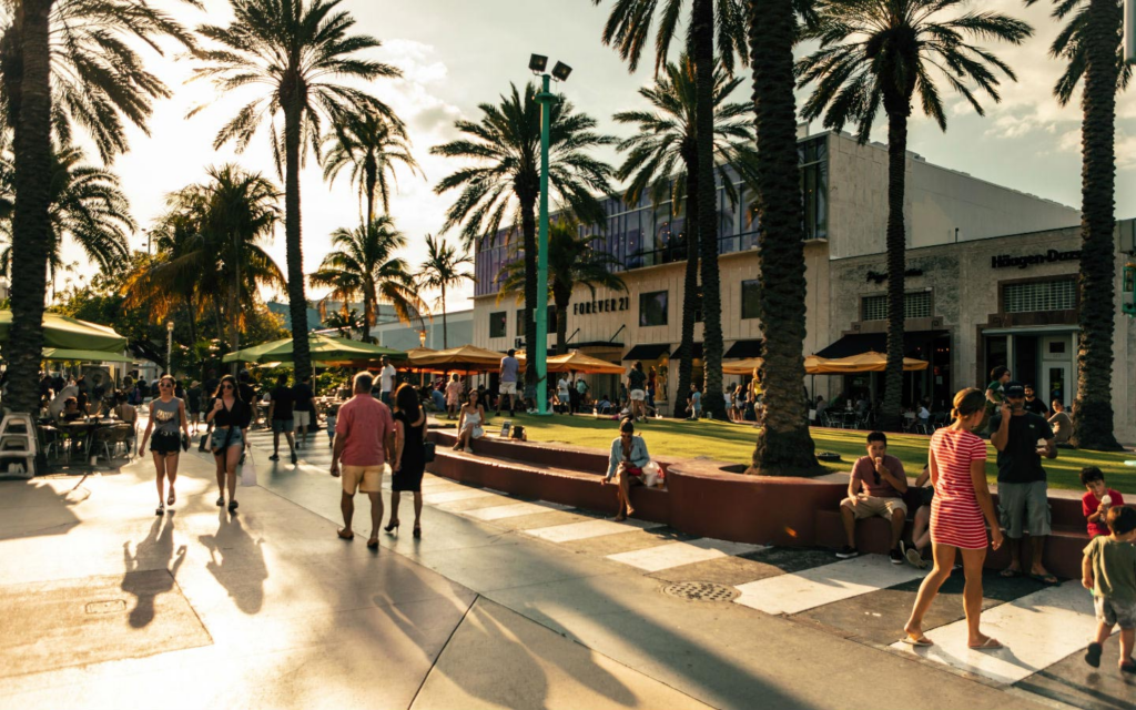 Why is Lincoln Road a must-see destination?